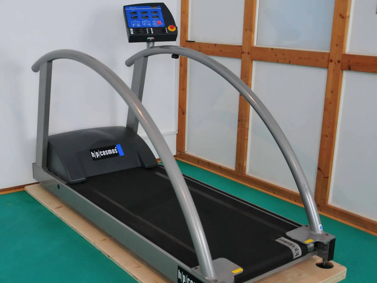 Medizinisches Laufband h/p/cosmos mercury im Trainingsbereich